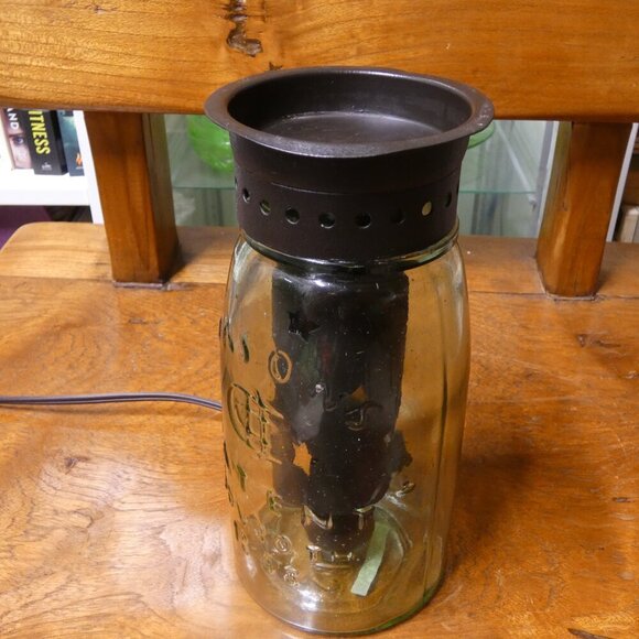 Colonial Tin Works Antique Mason Jar table lamp / wax warmer - Picture 4 of 14